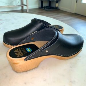 Alma Black Leather Clogs